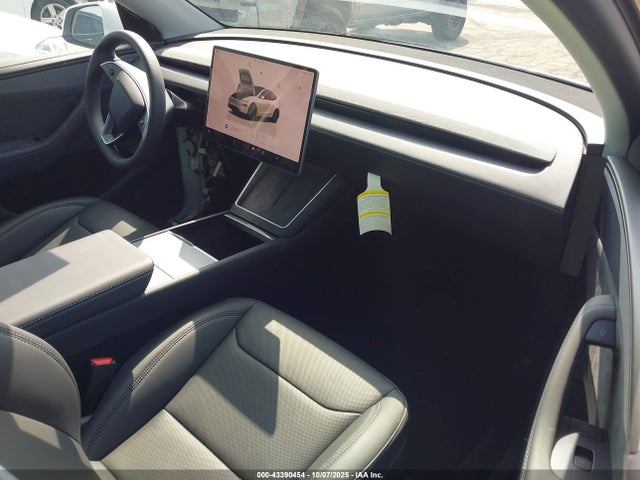 2026 TESLA MODEL Y 7SAYGDEE9TF365960 Photo 4