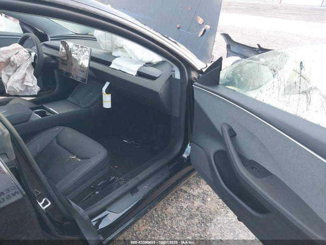 2025 TESLA MODEL 3 5YJ3E1EA8SF032401 Photo 4