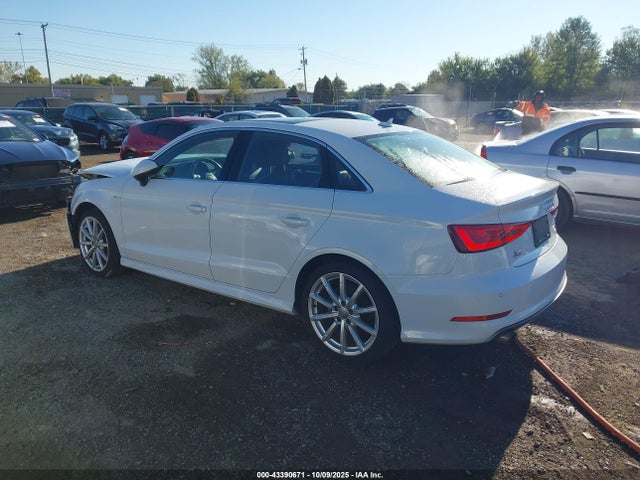 2016 AUDI A3 WAUJ8GFFXG1103056 Photo 2