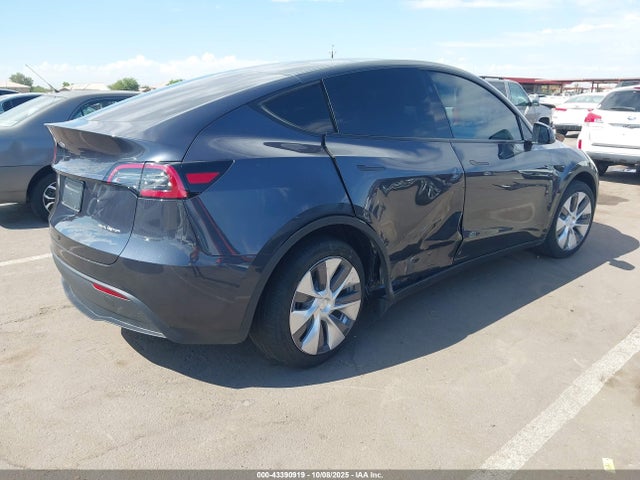 2024 TESLA MODEL Y 7SAYGDEEXRA253500 Photo 3