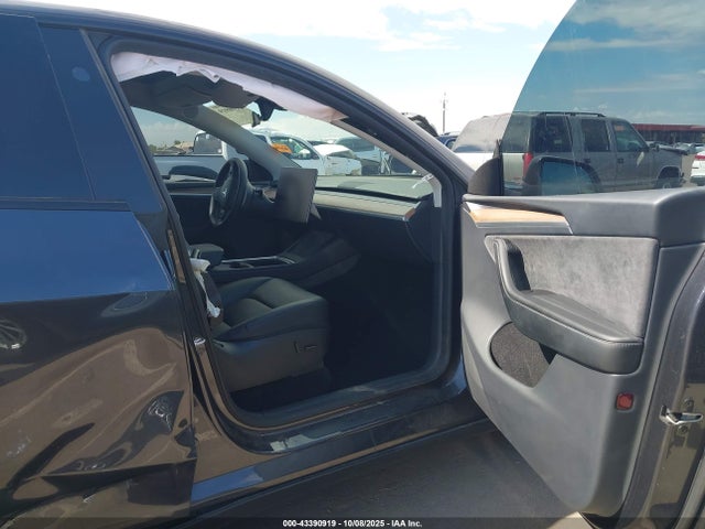 2024 TESLA MODEL Y 7SAYGDEEXRA253500 Photo 4