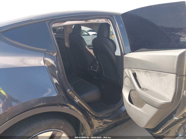 2024 TESLA MODEL Y 7SAYGDEEXRA253500 Photo 7