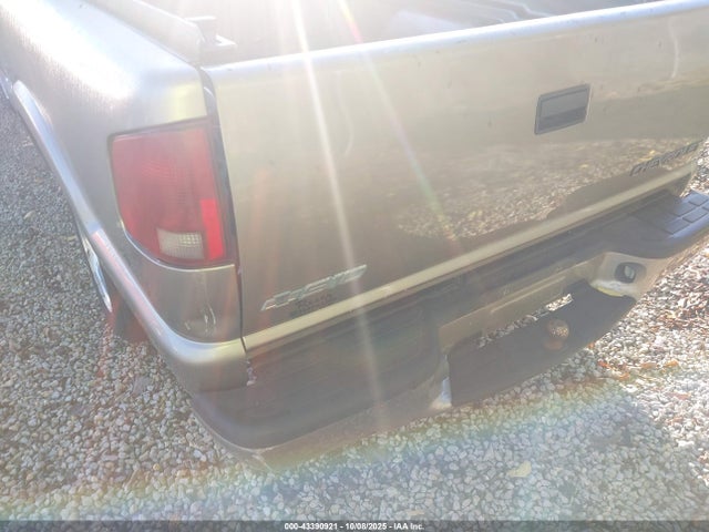 43390921 :رقم المزاد ، 1GCCS14X938285453 vin ، 2003 Chevrolet S-10 Ls مزاد بيع