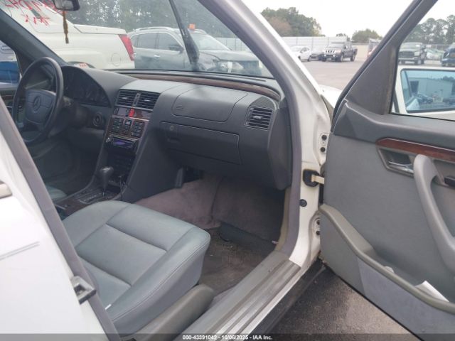 1995 MERCEDES-BENZ C WDBHA28E2SF125835 Photo 4