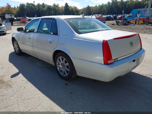 2011 CADILLAC DTS 1G6KH5E61BU128855 Photo 2