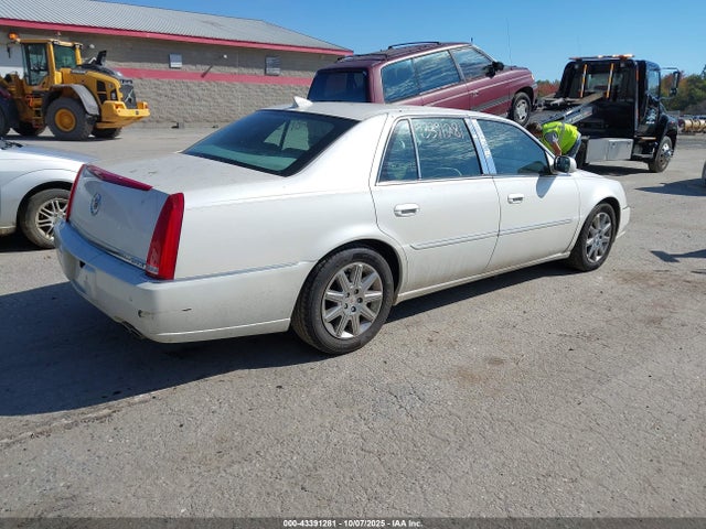 2011 CADILLAC DTS 1G6KH5E61BU128855 Photo 3