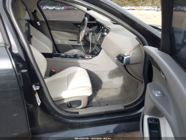 2017 JAGUAR XE SAJAD4BG9HA969703 Photo 4