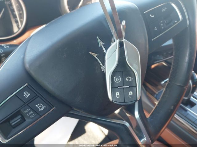 2017 MASERATI LEVANTE ZN661XULXHX226939 Photo 10