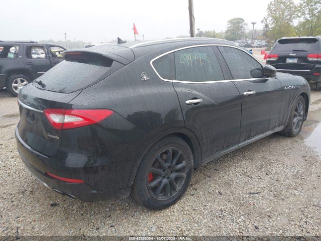 2017 MASERATI LEVANTE ZN661XULXHX226939 Photo 3