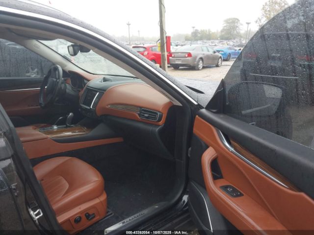 2017 MASERATI LEVANTE ZN661XULXHX226939 Photo 4
