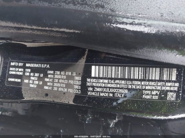 2017 MASERATI LEVANTE ZN661XULXHX226939 Photo 8