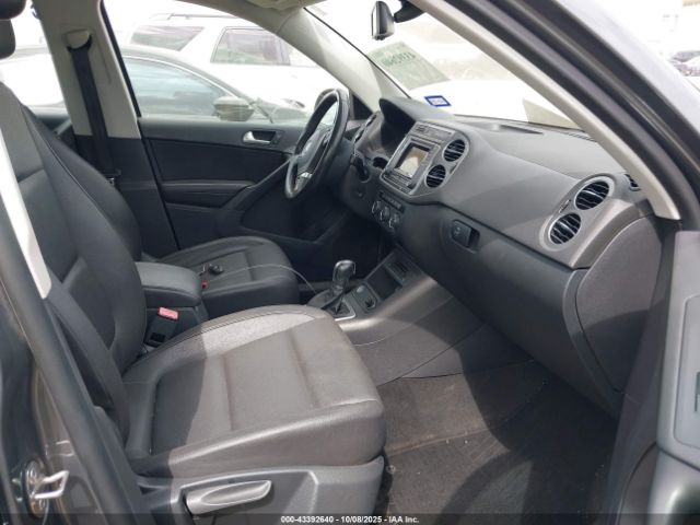 2016 VOLKSWAGEN TIGUAN WVGAV7AX2GW509956 Photo 4