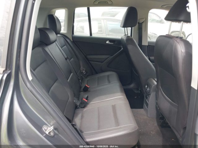2016 VOLKSWAGEN TIGUAN WVGAV7AX2GW509956 Photo 7