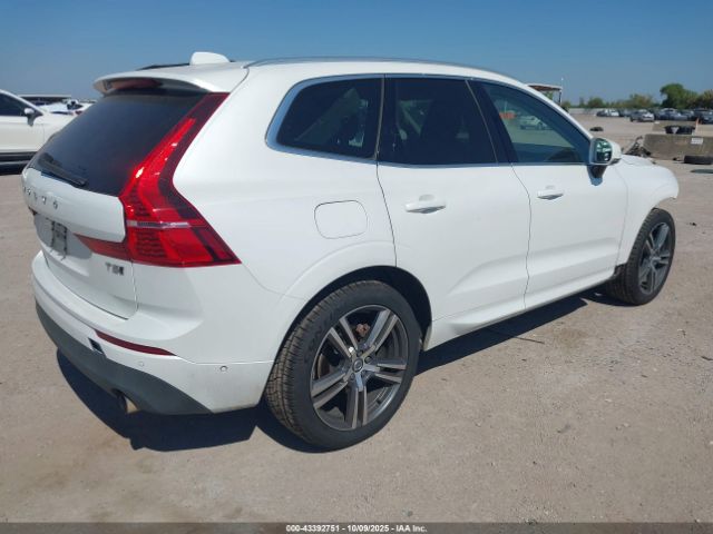 2018 VOLVO XC60 LYV102RK3JB116768 Photo 3