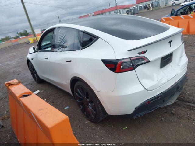 2022 TESLA MODEL Y 7SAYGDEF6NF516748 Photo 2
