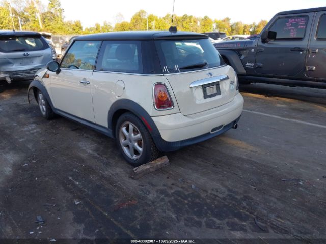 2010 MINI COOPER WMWMF3C50ATZ28252 Photo 2