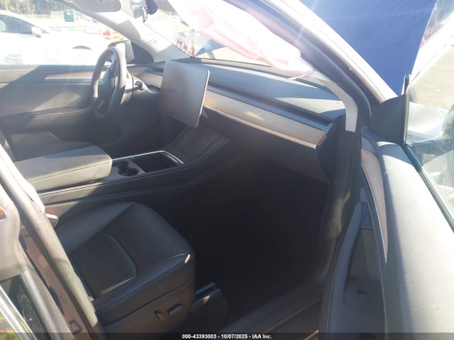 2023 TESLA MODEL Y 7SAYGDEE7PA200282 Photo 4