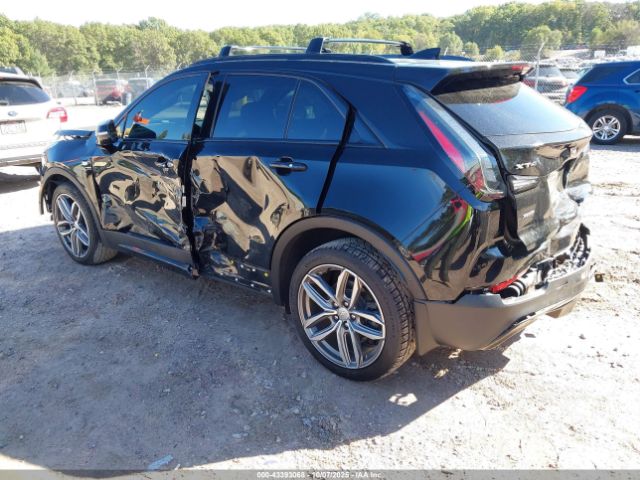 2019 CADILLAC XT4 1GYFZFR40KF223853 Photo 2