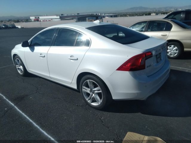 2015 VOLVO S60 YV126MFD8F1309916 Photo 2
