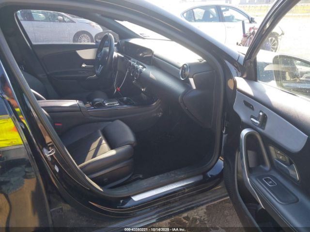 2019 MERCEDES-BENZ A 220 WDD3G4FB9KW025526 Photo 4