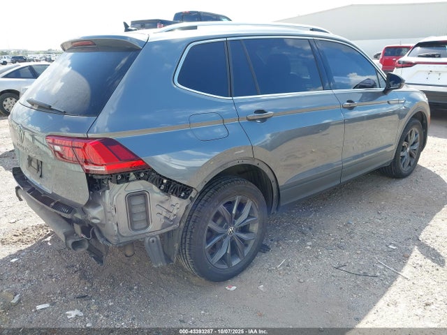 3VV3B7AX8NM127984 Volkswagen Tiguan