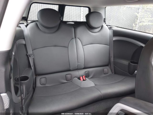 2010 MINI COOPER S CLUBMAN WMWMM3C59ATP75067 Photo 7