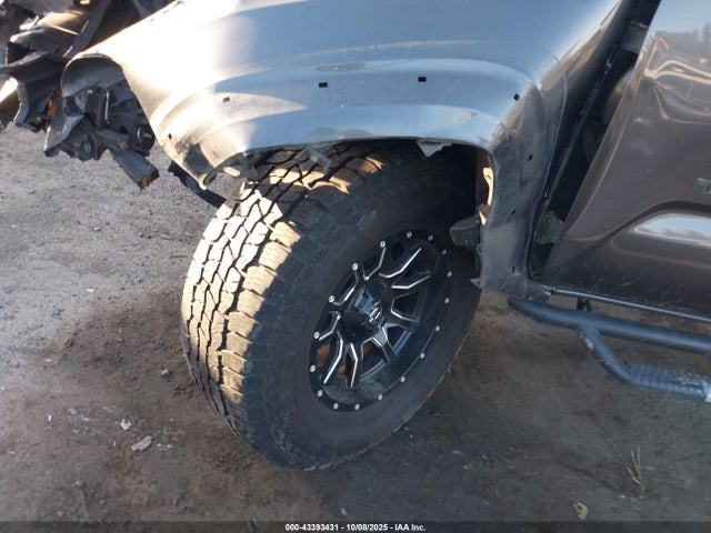 3TMCZ5AN9JM141027 Toyota Tacoma Sr5 V6