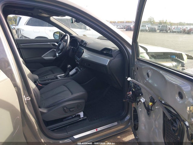 2021 AUDI Q3 WA1DECF36M1055519 Photo 4