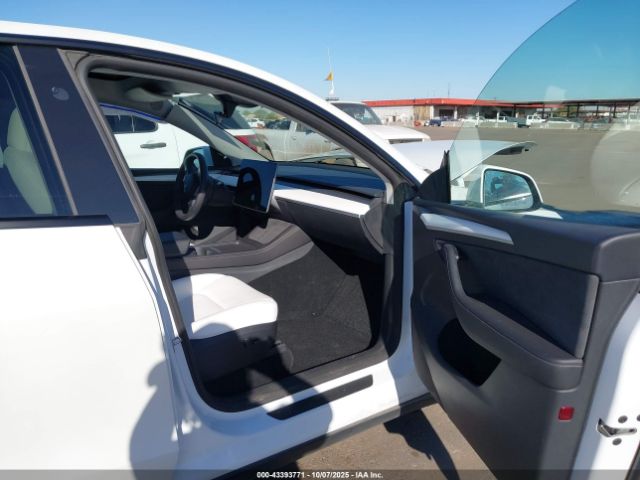 2023 TESLA MODEL Y 7SAYGDEE1PF826879 Photo 4