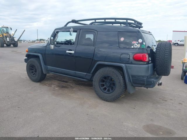 2007 TOYOTA FJ CRUISER JTEBU11F470070760 Photo 2