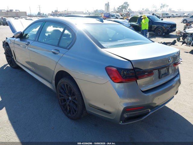 2021 BMW 740I WBA7T2C0XMCF05139 Photo 2