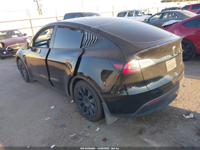 2023 TESLA MODEL Y 7SAYGAEE0PF861752 Photo 2