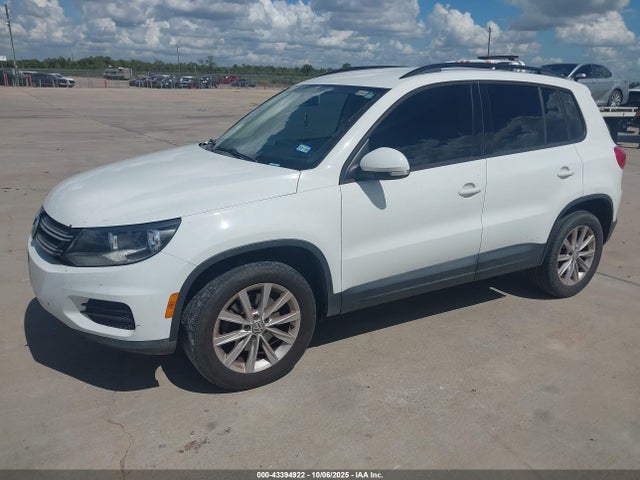 Volkswagen Tiguan 2015 WVGAV7AX8FW600258 Image 2