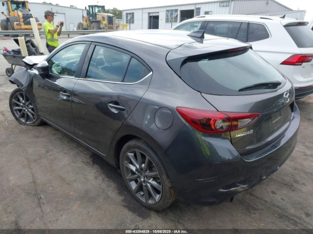 2018 MAZDA MAZDA3 3MZBN1M32JM166486 Photo 2