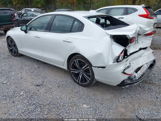 2022 VOLVO S60 7JRL12TM7NG161966 Photo 2