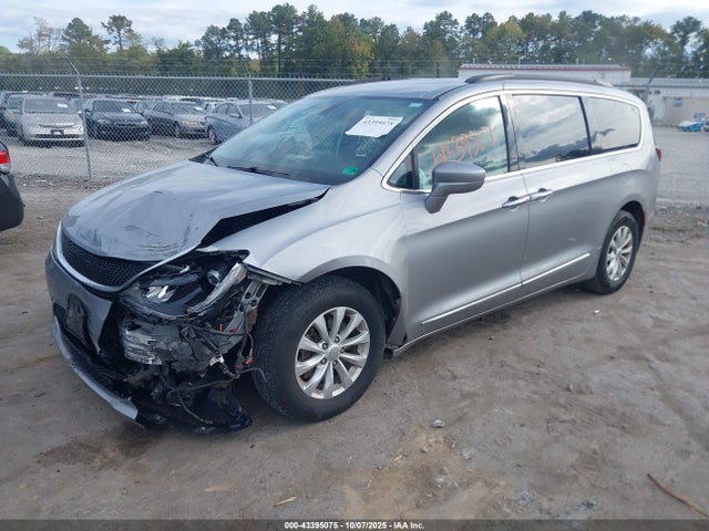 Chrysler Pacifica 2017 2C4RC1BG9HR642622 Image 2