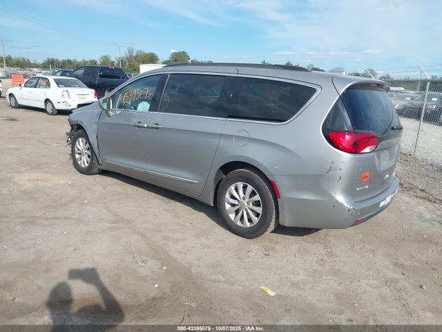Chrysler Pacifica 2017 2C4RC1BG9HR642622 Image 3