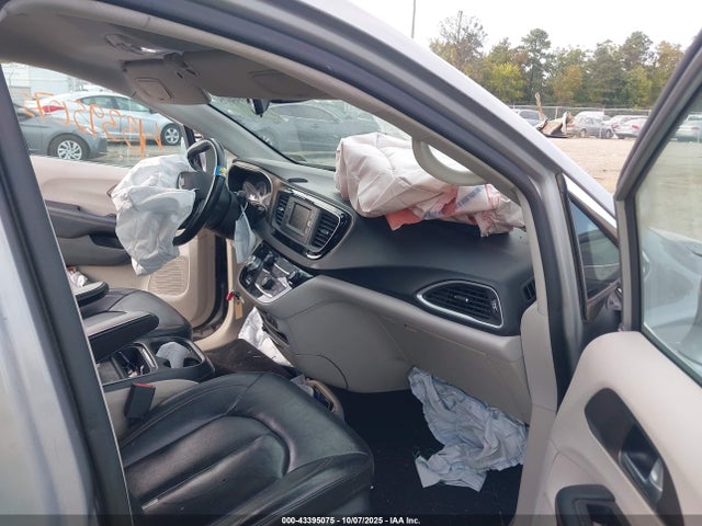 Chrysler Pacifica 2017 2C4RC1BG9HR642622 Image 5