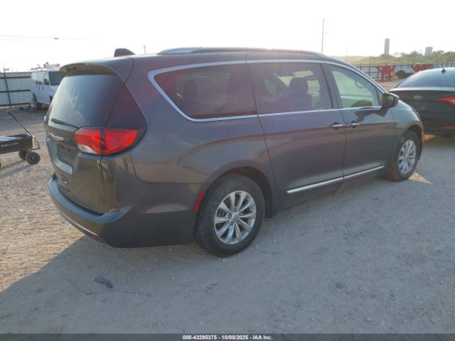 2018 CHRYSLER PACIFICA 2C4RC1BG0JR149157 Photo 3
