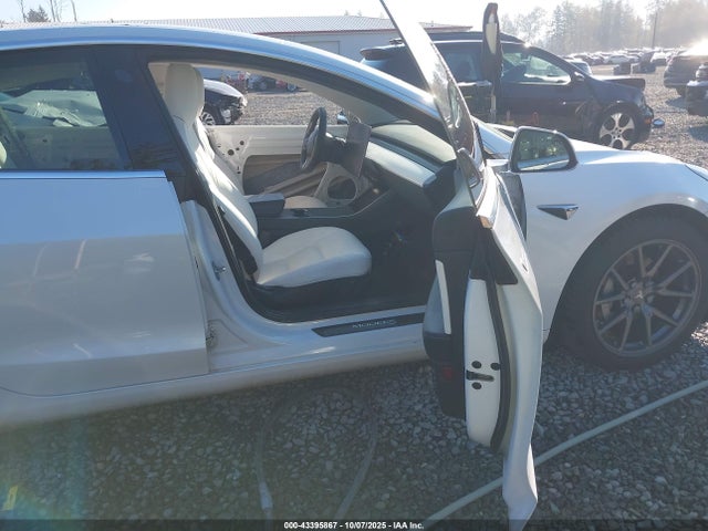 2020 TESLA MODEL 3 5YJ3E1EB7LF639223 Photo 4