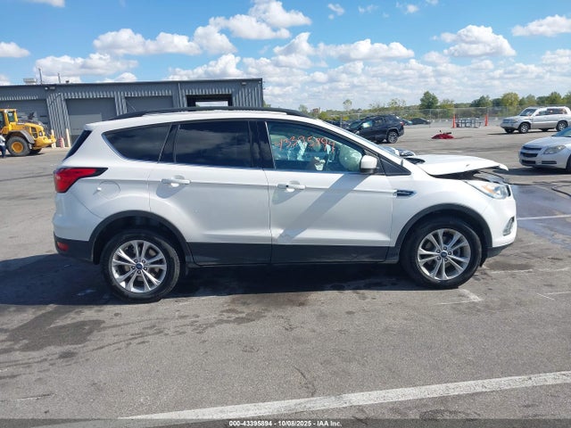 1FMCU0HDXKUA01687 Ford ESCAPE SEL