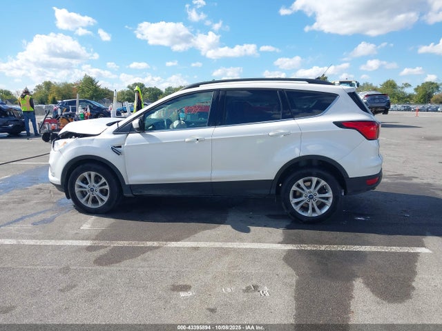 1FMCU0HDXKUA01687 Ford ESCAPE SEL