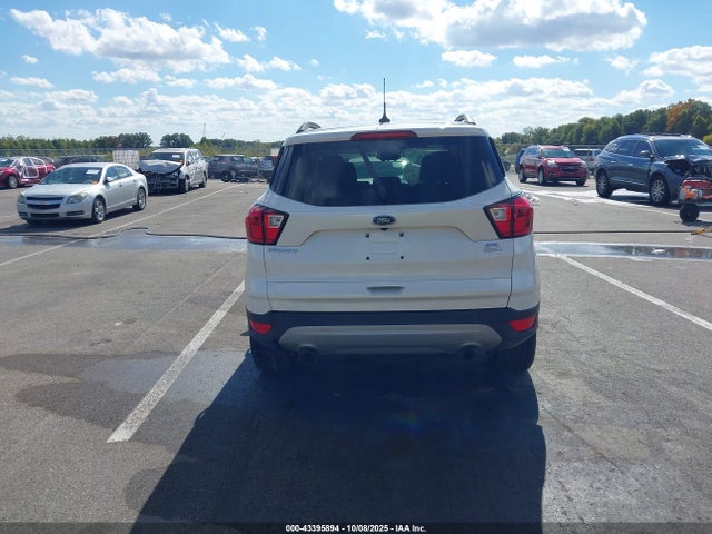 1FMCU0HDXKUA01687 Ford ESCAPE SEL