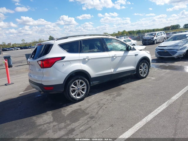 1FMCU0HDXKUA01687 Ford ESCAPE SEL