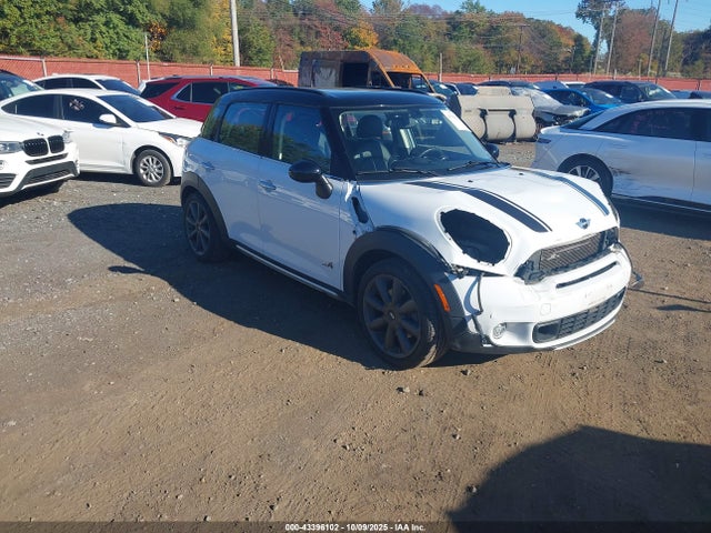 2015 MINI COUNTRYMAN WMWZC5C50FWP45840 Photo 0