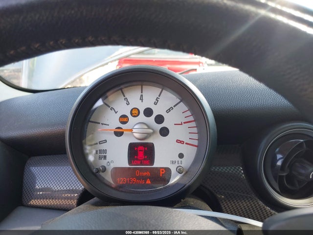 2011 MINI COOPER S WMWSV3C59BTY10180 Photo 6