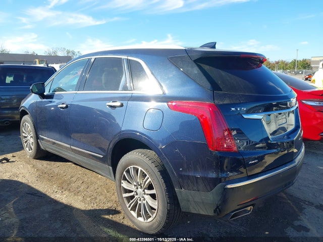 2017 CADILLAC XT5 1GYKNDRS3HZ220398 Photo 2