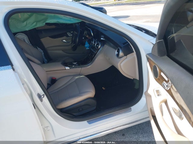 43396544 :رقم المزاد ، WDDWF8DB1KR516083 vin ، 2019 Mercedes-benz C 300 مزاد بيع