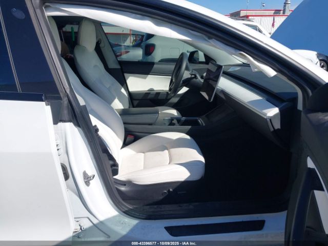 2021 TESLA MODEL 3 5YJ3E1EA6MF877864 Photo 4