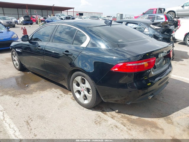 2018 JAGUAR XE SAJAR4FX0JCP33432 Photo 2